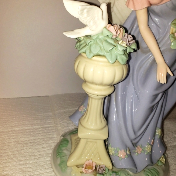 12" Porcelain Angel Hand-painted 2006 Holiday Collection Members Mark - Picture 6 of 13